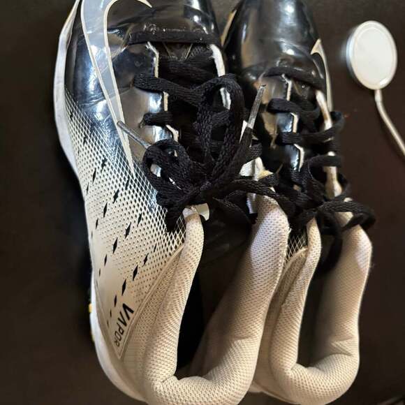 Nike Vapor Untouchable Shark 3 Football Cleats - Picture 2 of 13